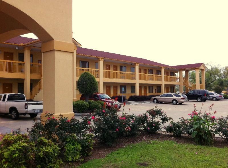 Downtowner Inn And Suites - Houston Exterior photo